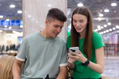 Обрабатывают фото за секунды: смартфоны с ИИ догоняют фоторедакторы по росту популярности