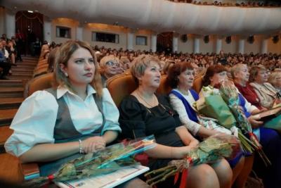 Вячеслав Федорищев наградил лучших учителей Самарской области