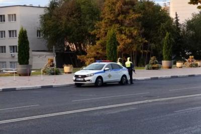 В Самаре водители свадебного кортежа нарушили ПДД на улице Советской Армии