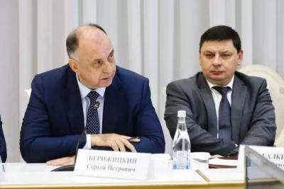 Поддержка нефтегазового сектора, визуальный облик городов, ликвидация объектов накопленного вреда окружающей среде: решения губернатора на оперативном совещании