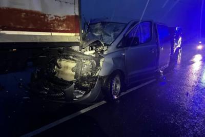 Пострадала женщина: под Сызранью 21 октября столкнулись фура и минивэн