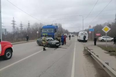 В Самарской области 10 ноября погиб водитель Nexia в ДТП с грузовиком