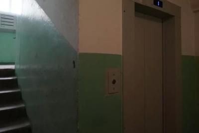 Трехлетний мальчик упал в шахту лифта, отец спрыгнул за ним