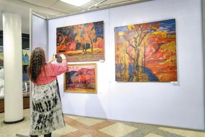 Вера в силу живописи: в Самаре показали картины советского классика