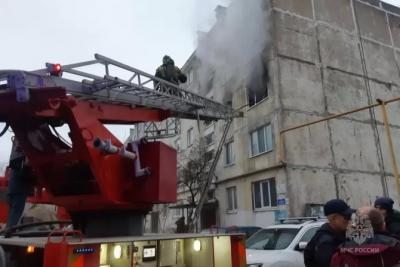 В Сызрани мужчину спасли из горящей квартиры с помощью автолестницы