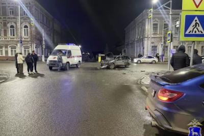 Четверо пострадавших: в Сызрани 23 ноября столкнулись «Ниссан» и «Приора»