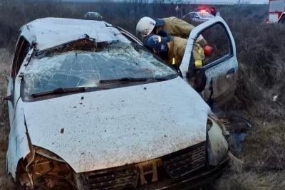В Самарской области на трассе Renault Symbol вылетел в кювет и перевернулся