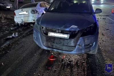 Столкнулись четыре авто: в Самаре 25 ноября в массовой аварии пострадали два человека