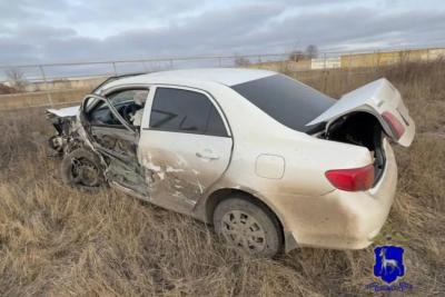 В Самарской области на трассе Toyota Corolla врезалась в &laquo;Приору&raquo; и улетела в кювет