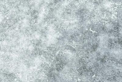 Трещины, лунки и полыньи: самарцам не советуют выходить на тонкий лед