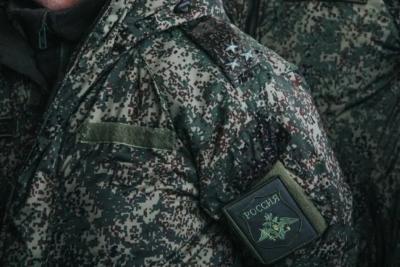 Бывшие воспитанники возвращаются с добром: выпускник центра &laquo;Феникс&raquo; и ветераны СВО подарили детям новогодний праздник