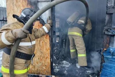 10 января в Клявлино вспыхнули чердак и пристрой частного дома