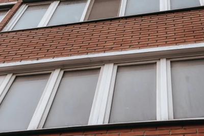 Не убирают подъезд: эксперт рассказал, куда жаловаться