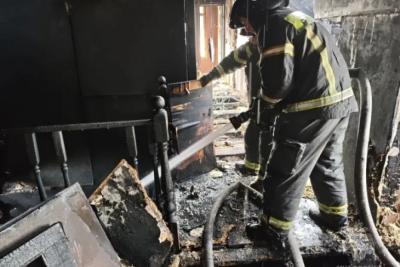 Срезали решетки: жителя Сызрани спасли из горящего дома