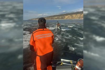 Двоих рыбаков унесло на льдине под Тольятти