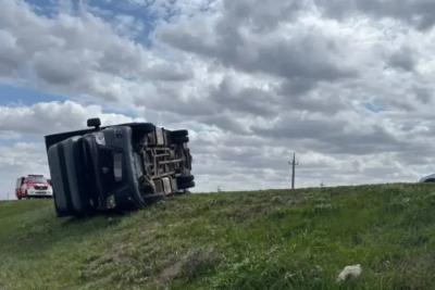 Сильный ветер опрокинул грузовую &laquo;Газель&raquo; с прицепом на трассе в Самарской области