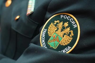 Самарские таможенники задержали автомобиль с сотней редких птиц: возбуждено уголовное дело