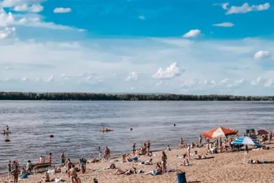 В Роспотребнадзоре назвали время дня, когда не следует загорать
