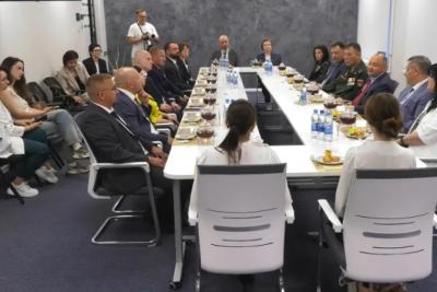 Виталий Шабалатов встретился с медработниками-участниками СВО