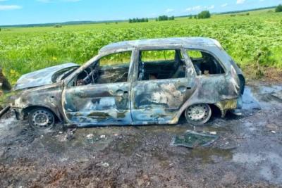 LADA Kalina сгорела в поле у села Большая Ега утром 7 июля