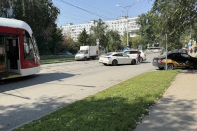 В Самаре встали трамваи из-за ДТП на улице Клинической
