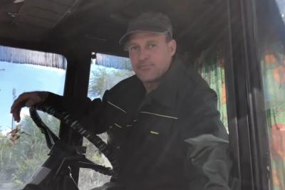 Житель Самарской области приехал на голосование на тракторе