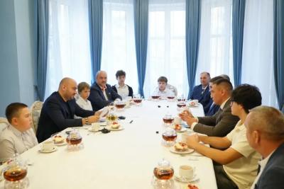 Вячеслав Федорищев пообщался с активистами Совета отцов Самарской области и их сыновьями