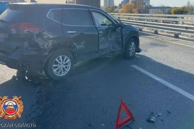 На мосту на Ново-Садовой в Самаре произошло массовое ДТП с грузовиком