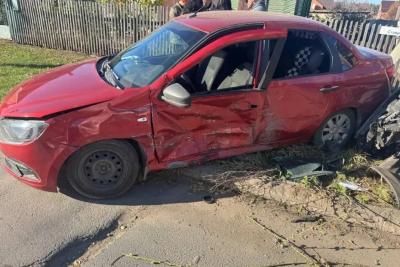 В Тольятти LADA Granta на перекрестке врезалась в Hyundai