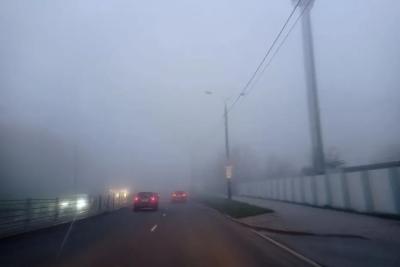 Самарским водителям напомнили о правилах езды при сильном тумане