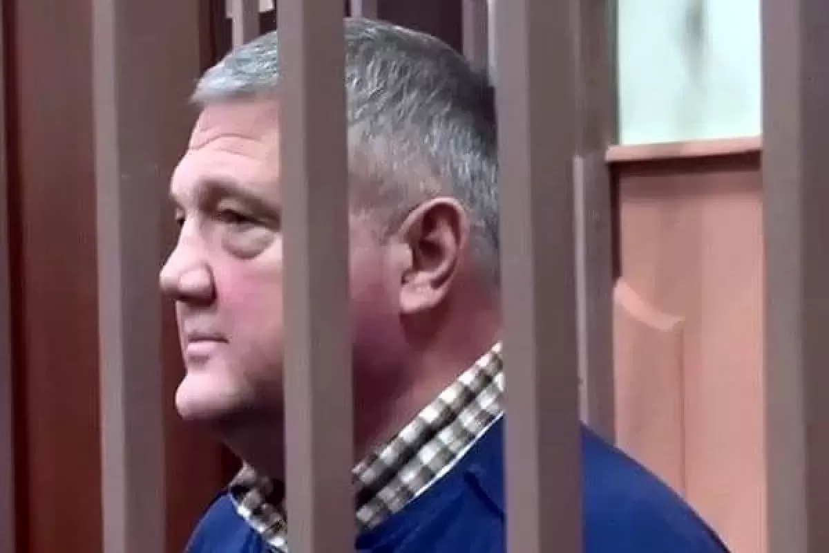 Суд в Москве рассмотрит вопрос о продлении ареста экс-главе самарского МЧС