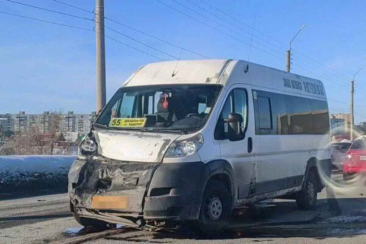 В Самарской области столкнулись автобус и два автомобиля