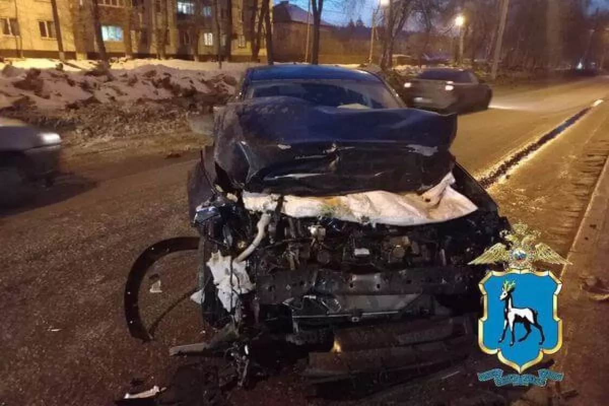 В Тольятти при столкновении пикапа ВИС с «Маздой» пострадала 18-летняя водитель иномарки
