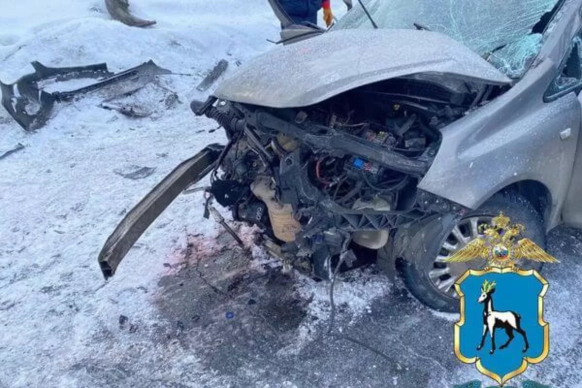 Двое взрослых и ребенок пострадали в столкновении двух автомобилей в Самарской области