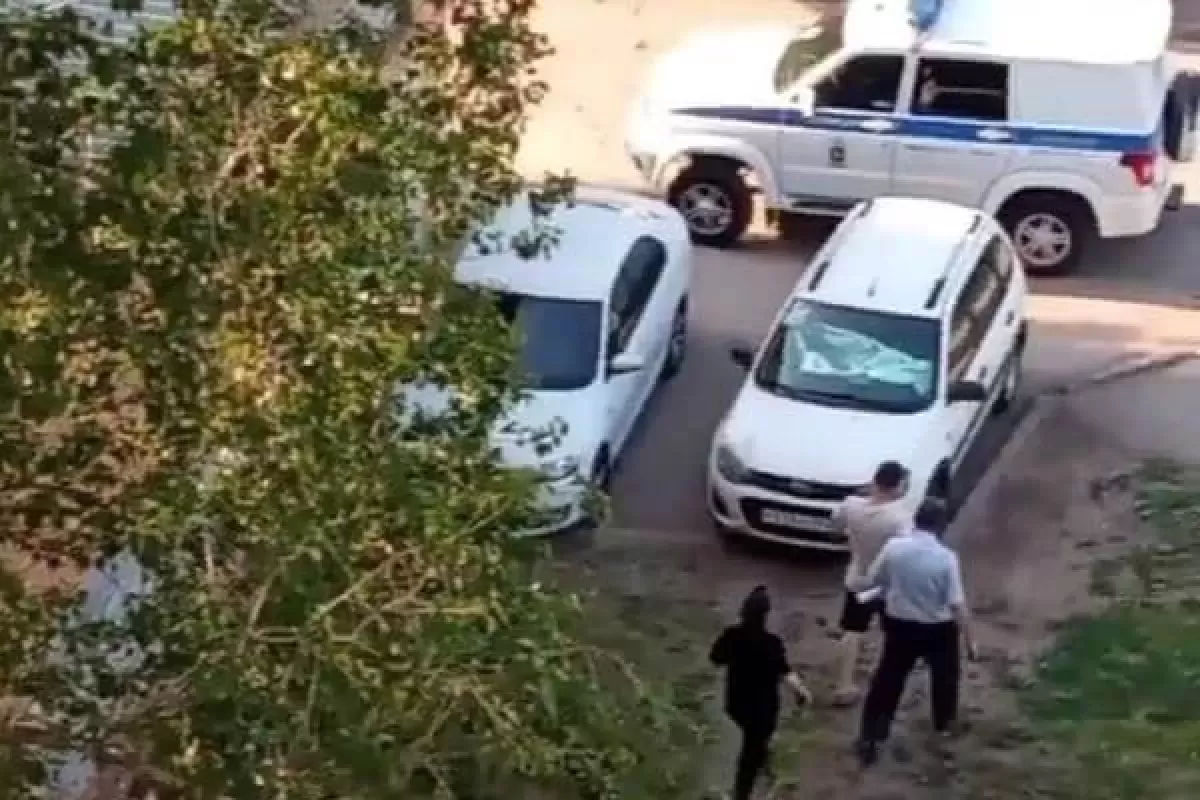 На набережной в Тольятти задержали двух приятелей со «скоростью» в нижнем белье