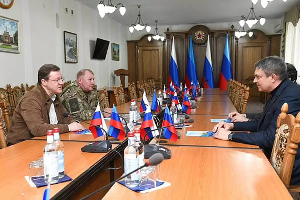 Губернатор Самарской области встретился с главой ЛНР