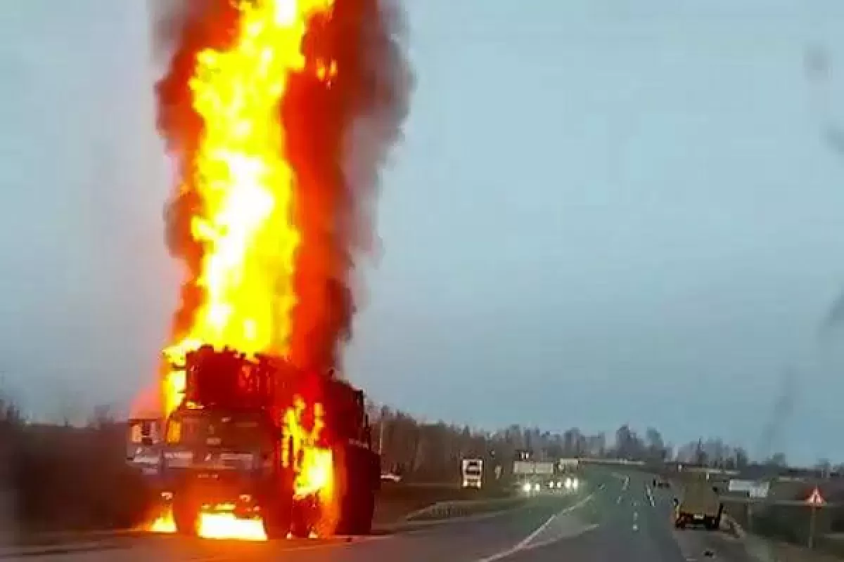 В Самарской области загорелся в движении агрегат для бурения скважин