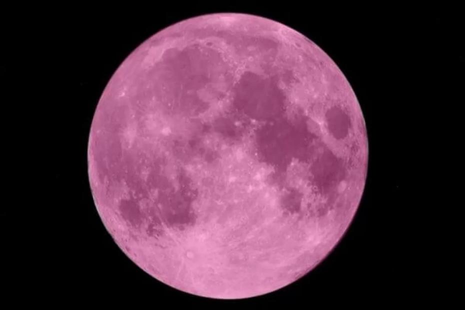 Розовая Луна появится на небе в среду