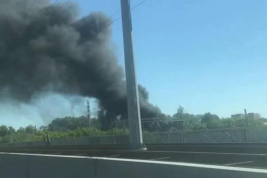 В Самаре загорелся мусор на площади 80 квадратных метров