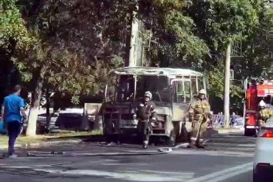 В Самаре на проспекте Кирова загорелся пассажирский автобус