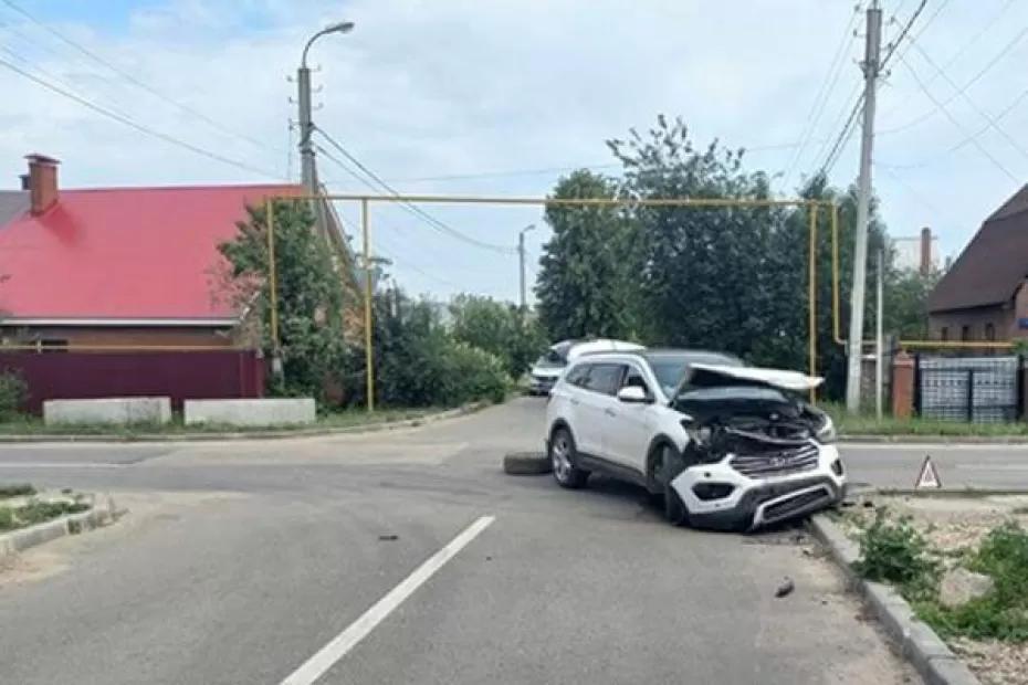 В Тольятти водитель на «десятке» врезался в «Хендай», а потом в забор