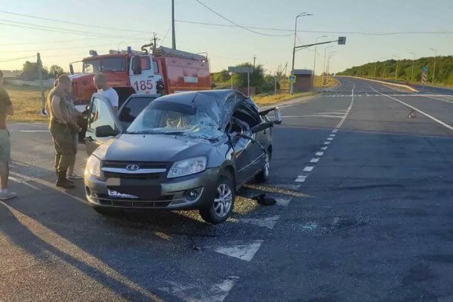 Женщина пострадала в столкновении легковушки и грузовика на трассе М5 в Самарской области