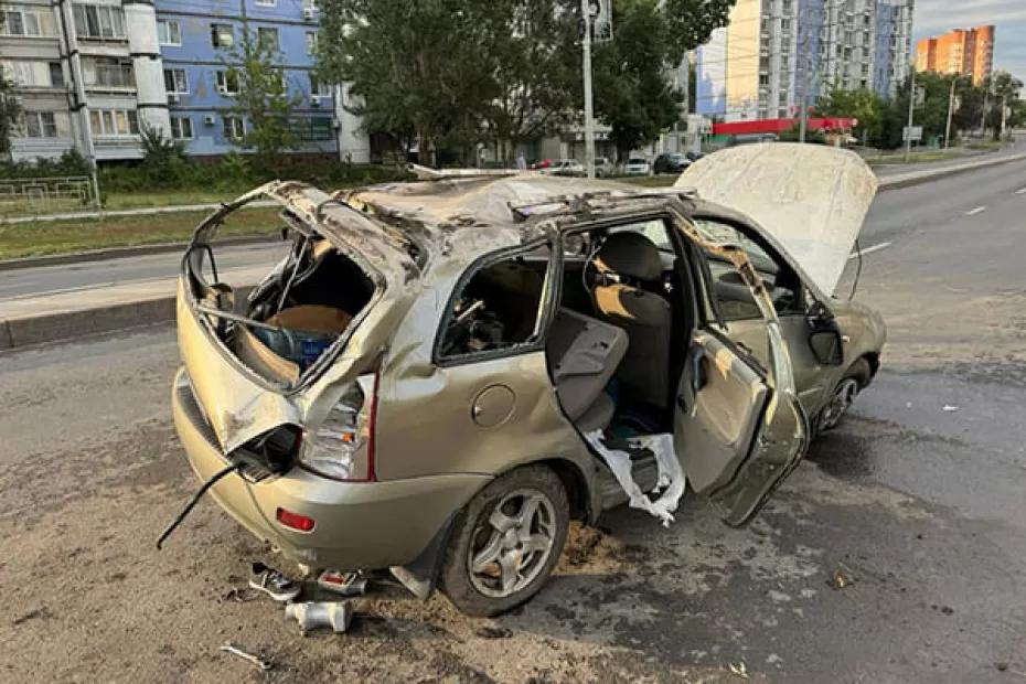 В Самаре перевернулась вазовская легковушка