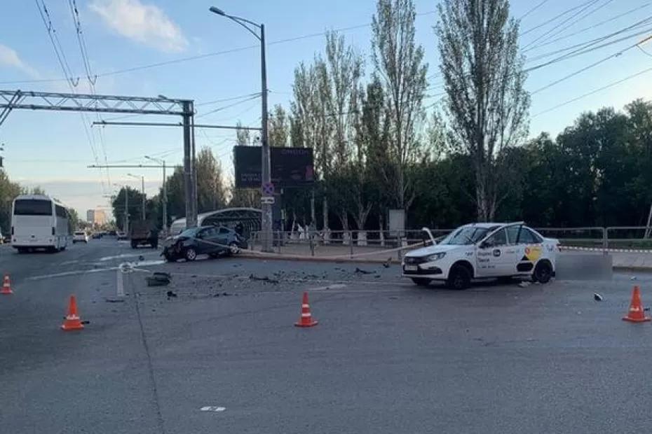 В Самаре пассажирка такси погибла в столкновении двух автомобилей