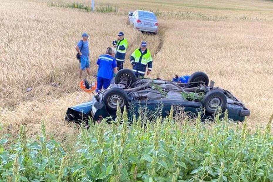 Взрослый и подросток пострадали в столкновении двух автомобилей в Самарской области