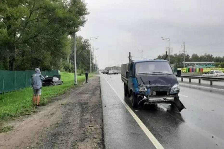 В Самаре женщина пострадала в столкновении грузовой ГАЗели и легковушки