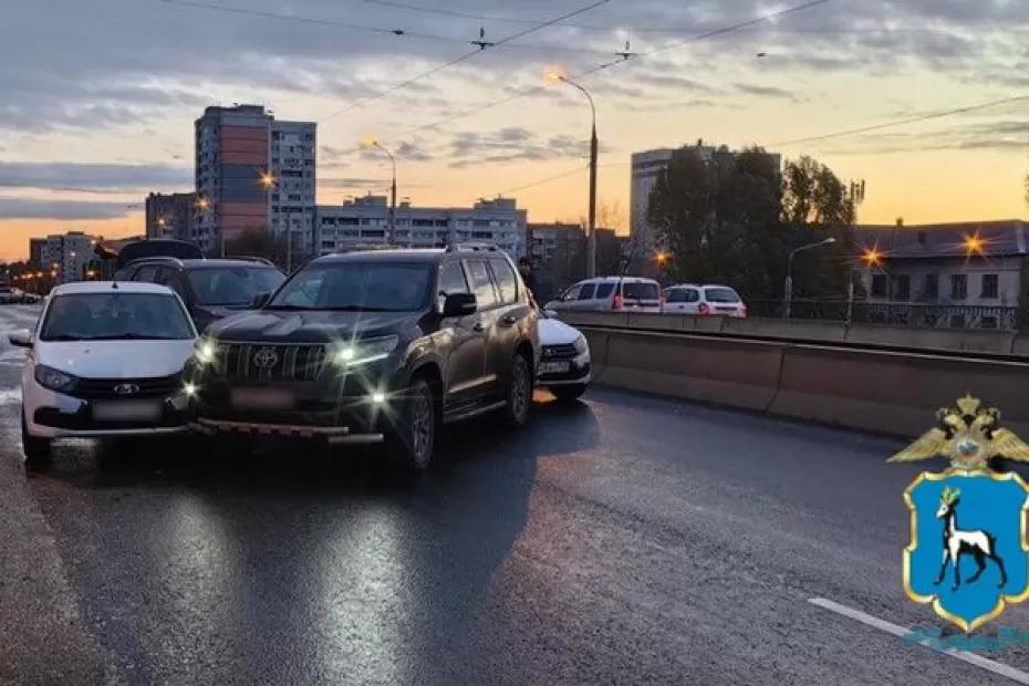 В Самаре столкнулись 5 автомобилей: что произошло