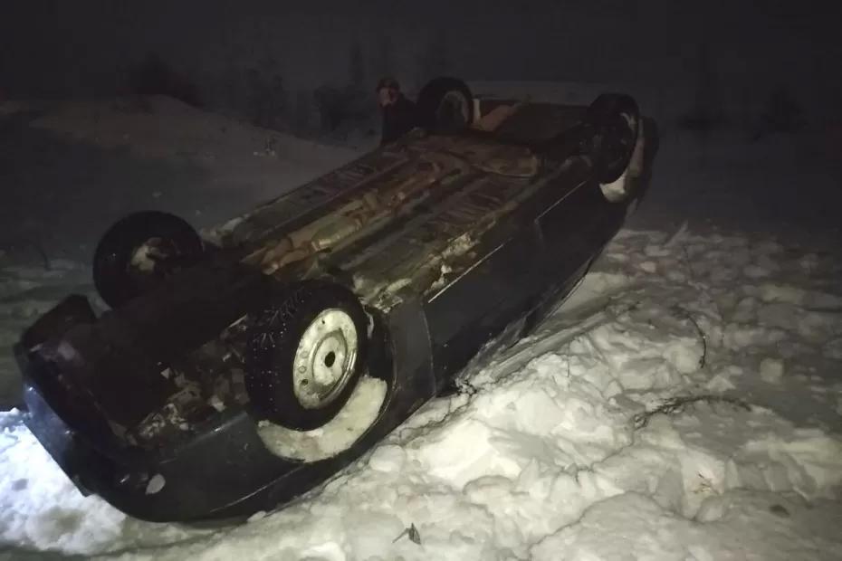 В Самарской области легковушка вылетела с дороги и опрокинулась, никто не пострадал - появились подробности