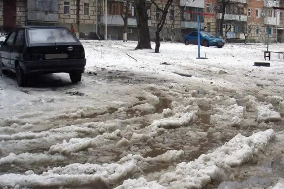 В Куйбышевском районе Самары 4 УК не убрали снег во дворах и попали в поле зрения прокуроров