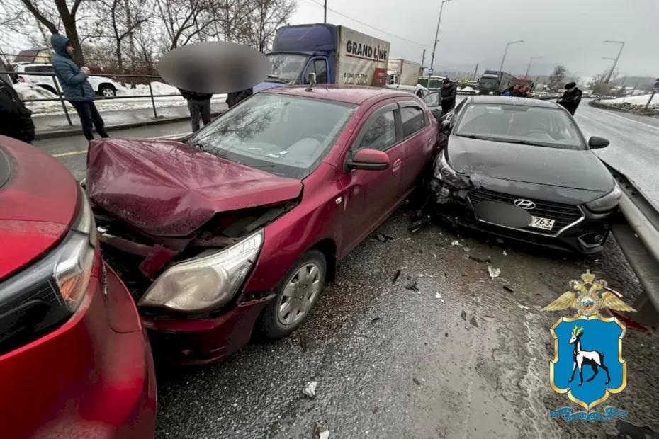 В Самаре столкнулись 5 автомобилей: что произошло